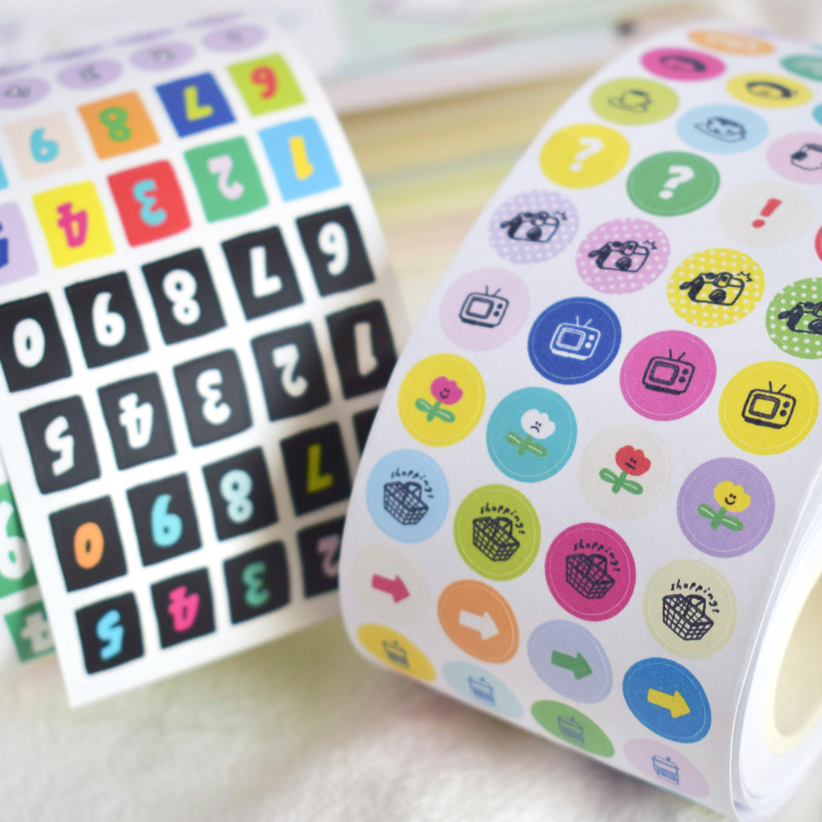 「ドットの暮らし・手書き数字」2デザイン 型抜きロールシール